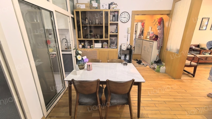 新安小区 3室1厅 南 北-餐厅