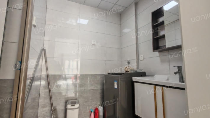 三利中和城二期C区 2室1厅 南-卫生间