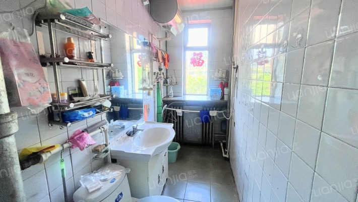 华阳中路  三居室  拎包入住校园房-卫生间