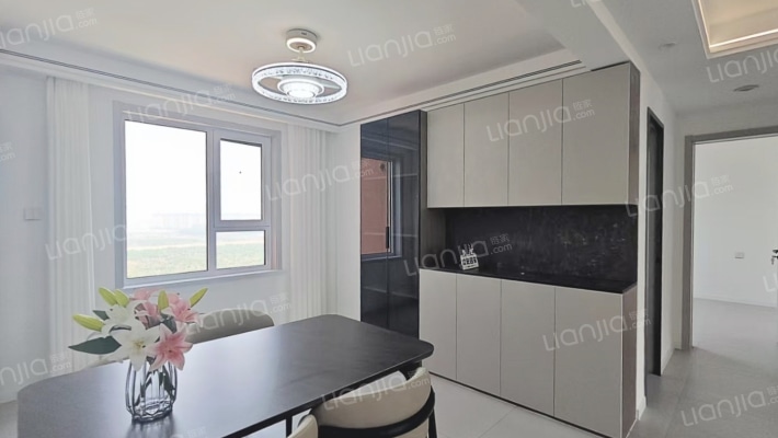 南北通透，三居双位 高新区 交通便利-餐厅