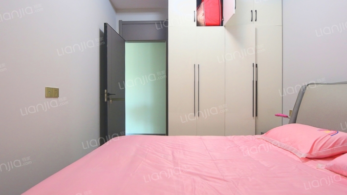 万锦城小区，此房是精装修，小区环境很美，上班方便-卧室B