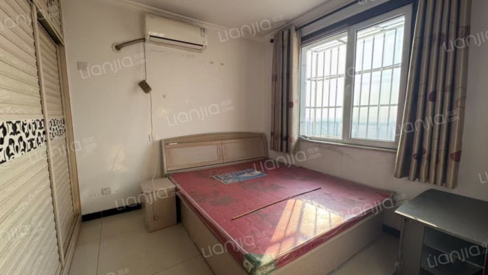 南向两居室，楼层好，视野宽阔，采光充足，-卧室B