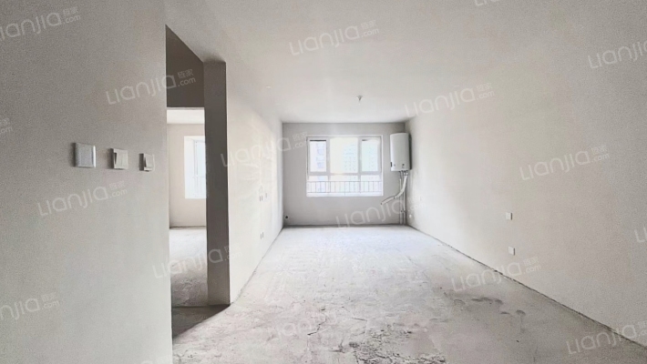 冠云路南侧，配套齐全，出门集贸市场 ，二康医院-客厅