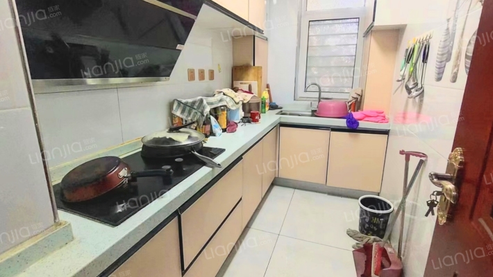 名流美域，满二，简单装修，小区环境优美，看房方便-厨房