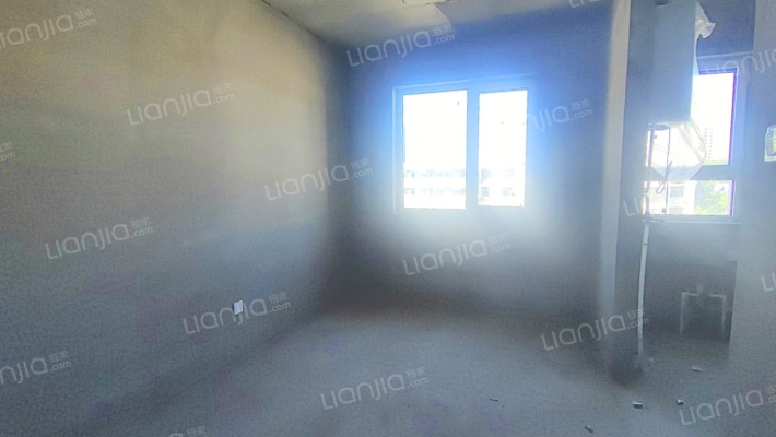 钻石商圈 三阳面三居室 双卫 客厅带阳台 购物方便-餐厅