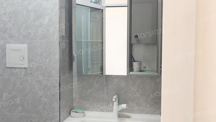 .南北通透四居室 2.精装修 3.采光视野好 4.配套齐全-卫生间B