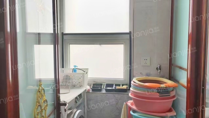 户型方正，没有浪费面积，，精装修，拎包入住，。-卫生间