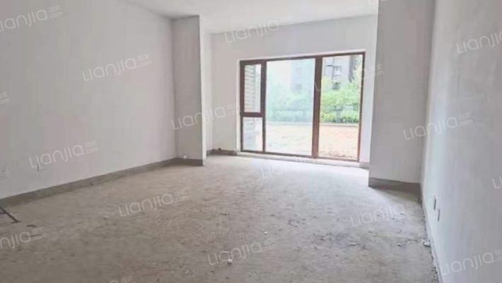 南北通透大三居，双卫，一层带院-客厅