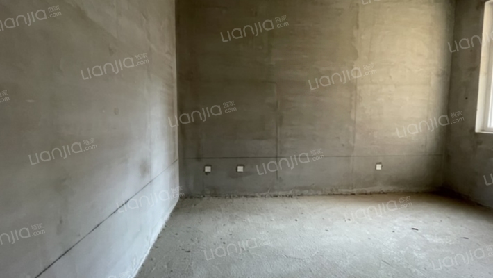 品质别墅区 环境优美 一步一景 四季有花 有高尔夫球场-卧室A