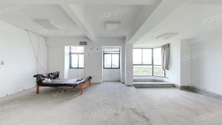 半岛国际二手房实景图