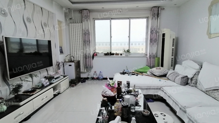 大型社区，地理位置优越，经典三居，南北通透视野好-客厅