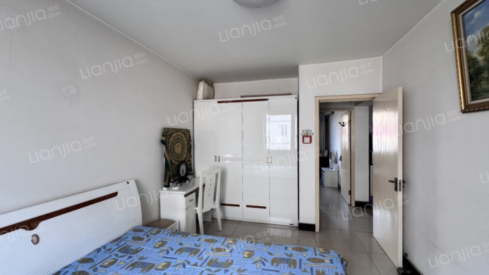 东安小区3层，满五唯一，双卧客厅朝南-卧室B