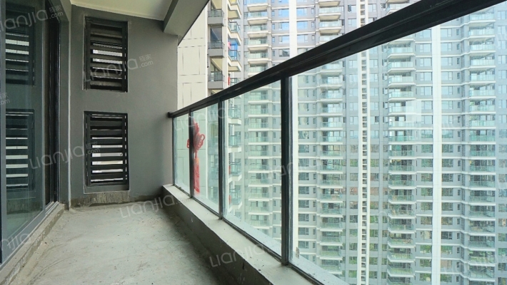 房东急售上江北新区地段新小区标准的4室清水房-阳台