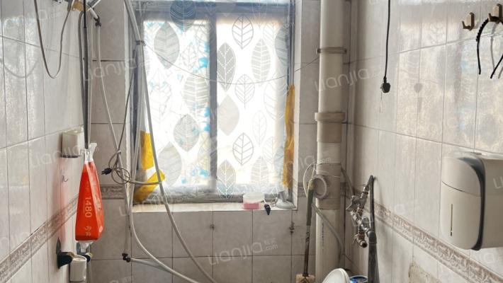 县府小区 3室1厅 南 北-卫生间