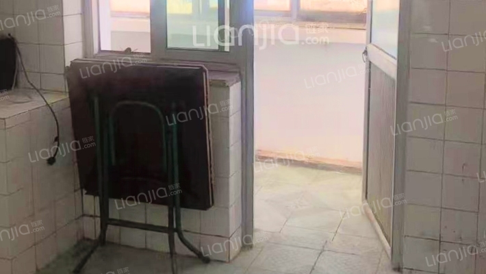 范阳主路， 楼间距大， 采光充足， 户型方正，税低-厨房