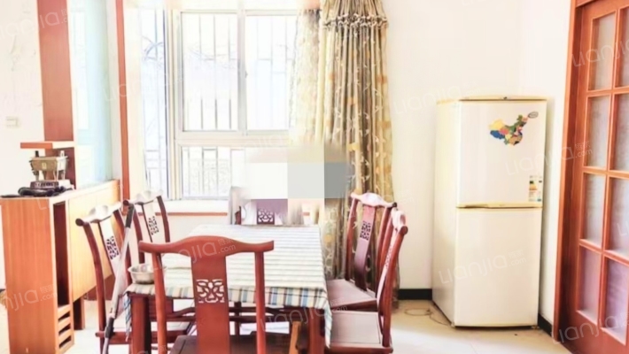 开发区 玫瑰假日 联排边户 大院子 领包入住-餐厅