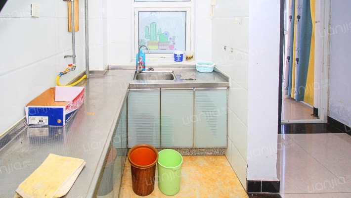 建业桂圆小公寓 面积多7平方 有证 还有6个月满五唯一-厨房