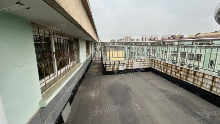 新安小区 5室2厅 南 北-露台