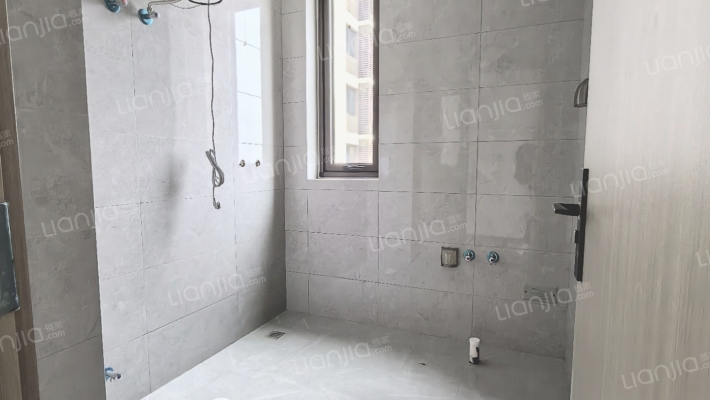 小区C位观景位置，凤凰楼层，采光视野开阔-卫生间A