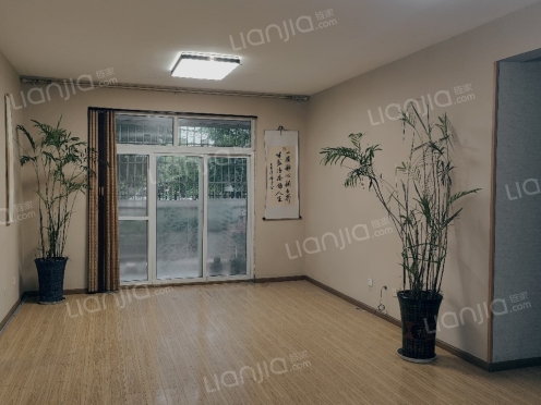 整租·八二一小区 4室2厅 东南