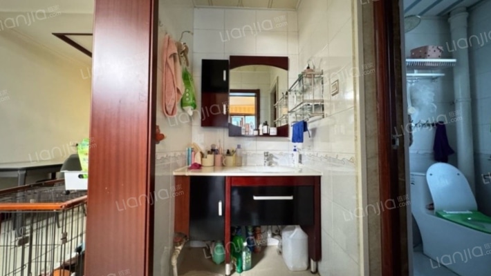 双塔板楼低楼层，南北三居，满五-过道