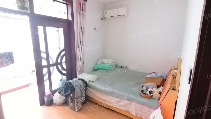 天保郦景社区为南北两排九栋高层，电梯板式精英寓所-卧室A