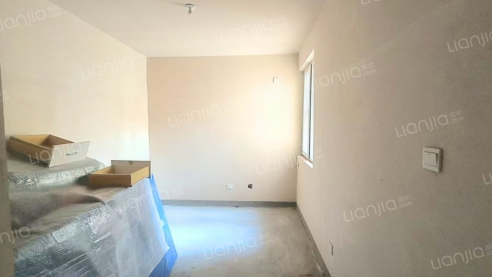 水岸花城高七位置中低楼层无遮挡，采光好-卧室B