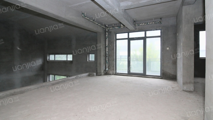 竹语堂 独栋别墅  带100多平小院 房本满五诚意出售-客厅A