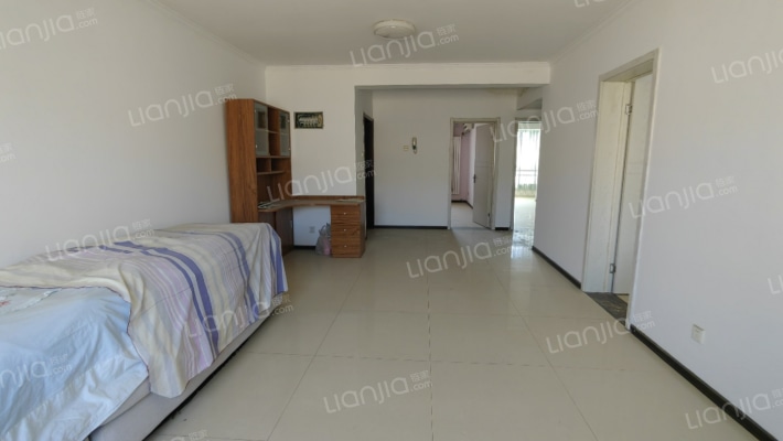 范阳路政法街清凉寺大两居次顶出售-客厅