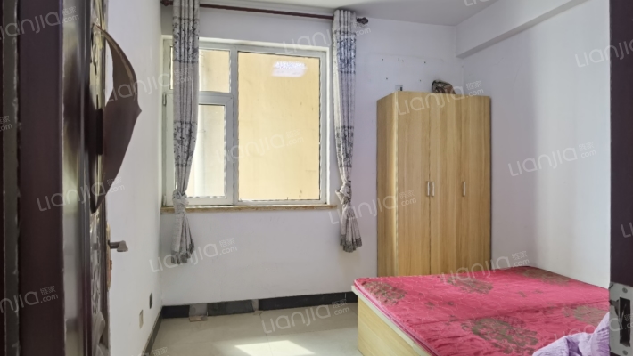 全阳户型，中装修两居，格局好采光好，底楼层-卧室B