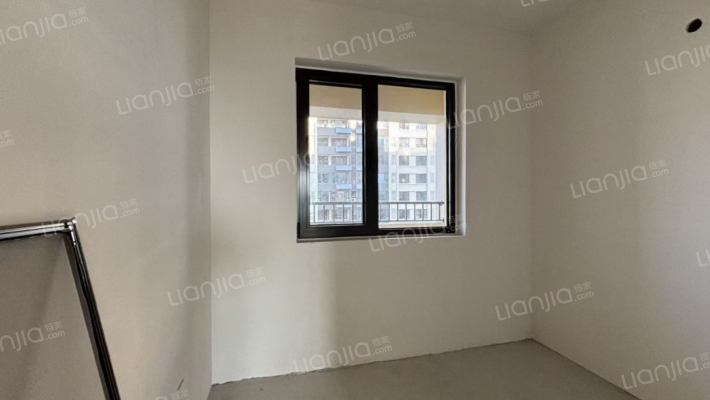 房子本是毛坯房，集中供暖，好楼层人车分流社区-卧室B