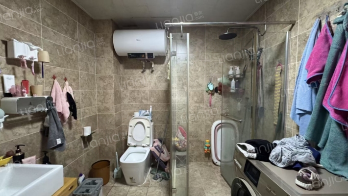 德信公园旁边 跃层户型方正 集中供暖 生活方便-卫生间A