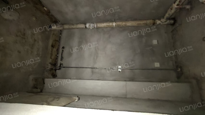 房本满五唯一税费低，户型方正，板楼低楼层，采光好-卫生间