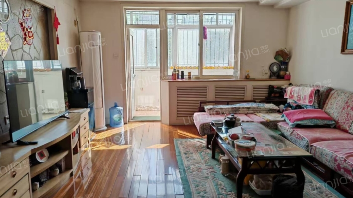 南北通透。楼层好，采光充足交通便利，-客厅