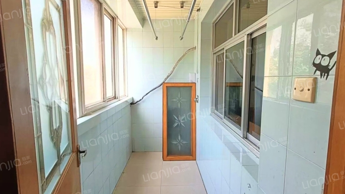 房子满五税费低，南北两居室采光好，无遮挡，看房方便-阳台