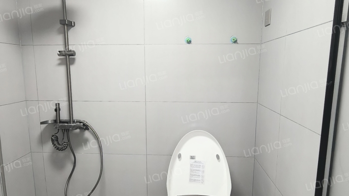 急售三利B区朝南大两居，满二无尾款，价格美丽可小叨-卫生间