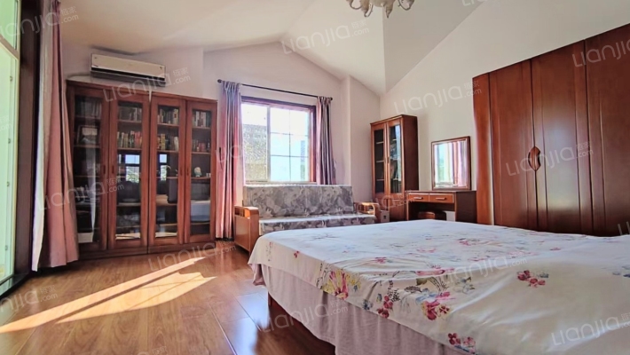 房主出国诚意出售闲置别墅，院子大，带装修拎包入住-卧室A