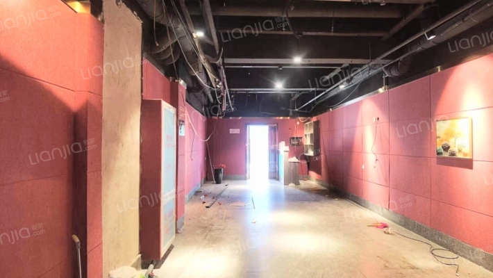 万达室外步行街二手房实景图