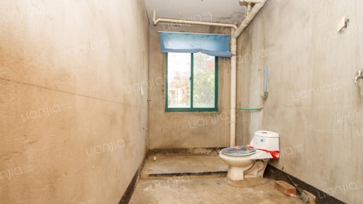 南京东郭庄镇中位置小区  多层一楼适合养老-卫生间