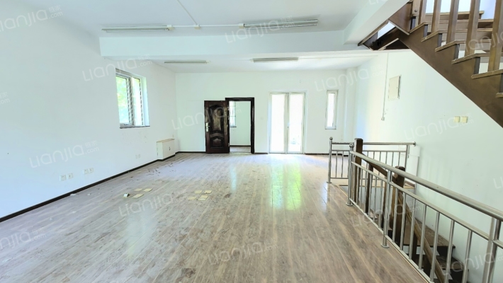 高铁板块，联排别墅，下沉花园，私家车库-客厅A