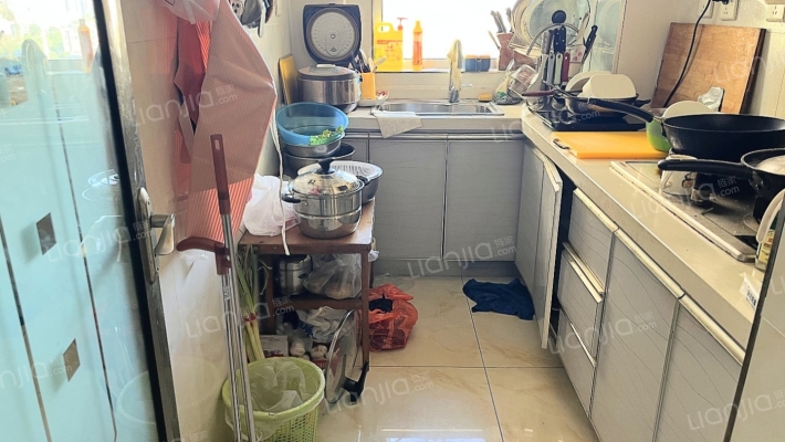 出门就是菜市场，距离二康500米，采光充足，视野好-厨房