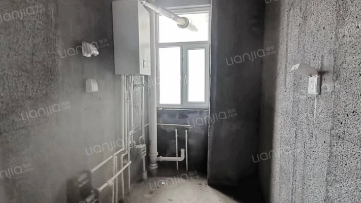 房子朝南两居中上楼层，本满二，毛坯房-厨房