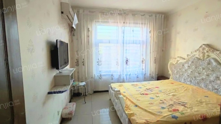 房子南北通透三居，中间楼层，双卫，精装-卧室A