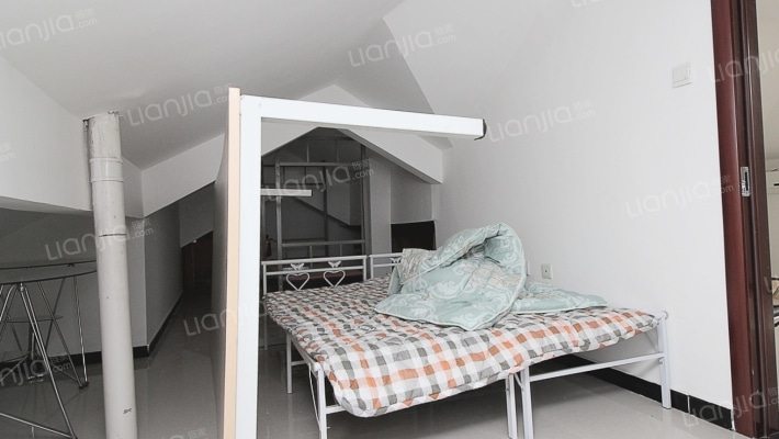 南北通透大户型洋房，采光好，视野好  带阁楼-卧室C