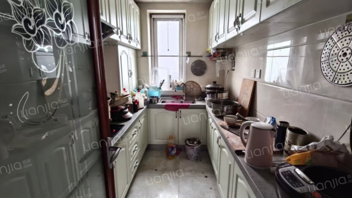 急售南北向精装小三居，满五，价格美丽-厨房