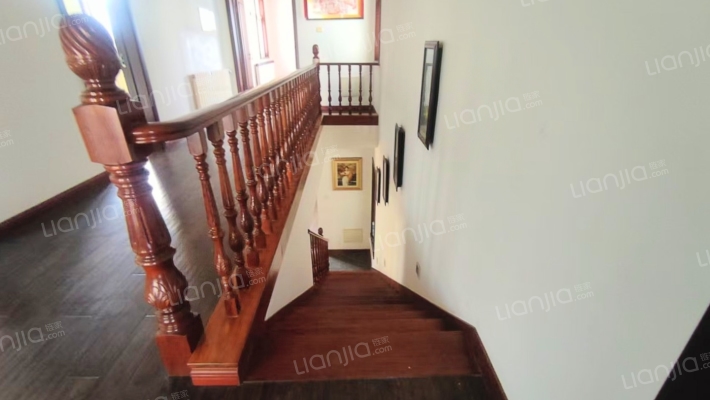 必看房，独栋琉璃湖别墅，产权清晰，无抵押-楼梯间