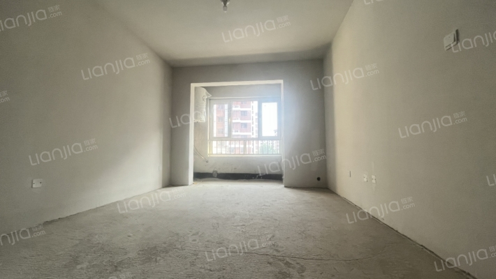 双语旁一梯两户洋房社区，南北双通透户型，采光视野好-客厅