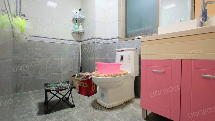 钻石商圈 御景园优质大两居  两层的利用空间 居住舒适-卫生间