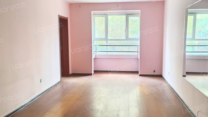 水岸花城，好房源，环境好，交通方便。-客厅