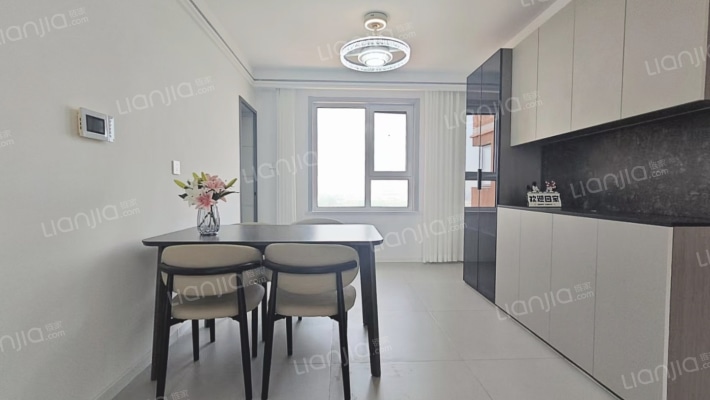 南北通透，三居双位 高新区 交通便利-餐厅